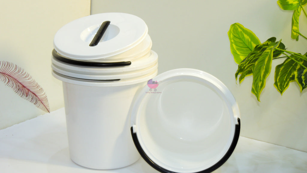 plastic Bucket With a Lid
