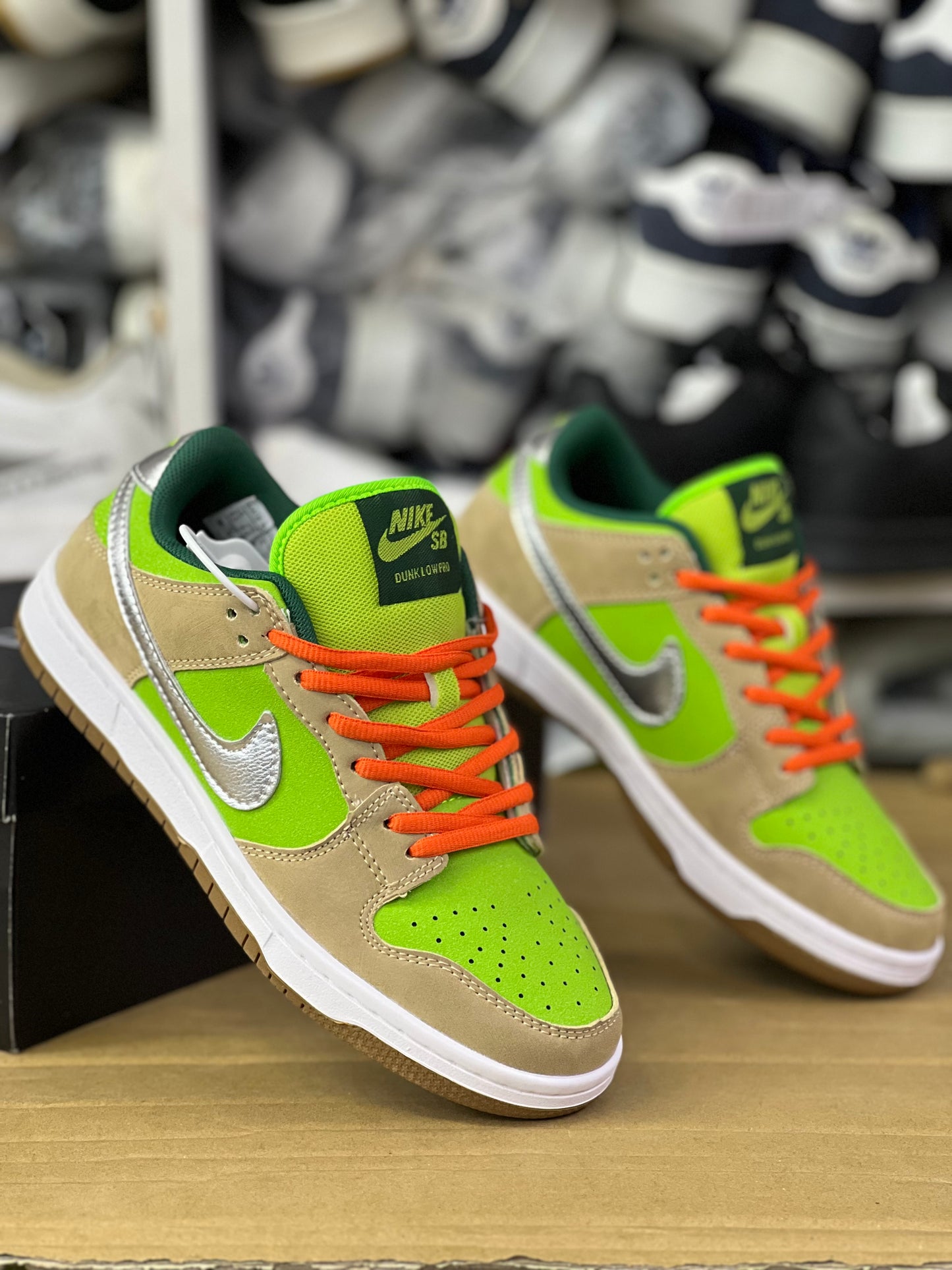 Nike SB dunk Low Sneaker - Sesame and Pear