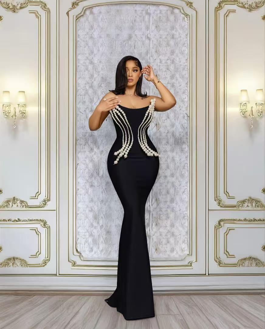 600 Sleeveless, Mermaid-Style Dress