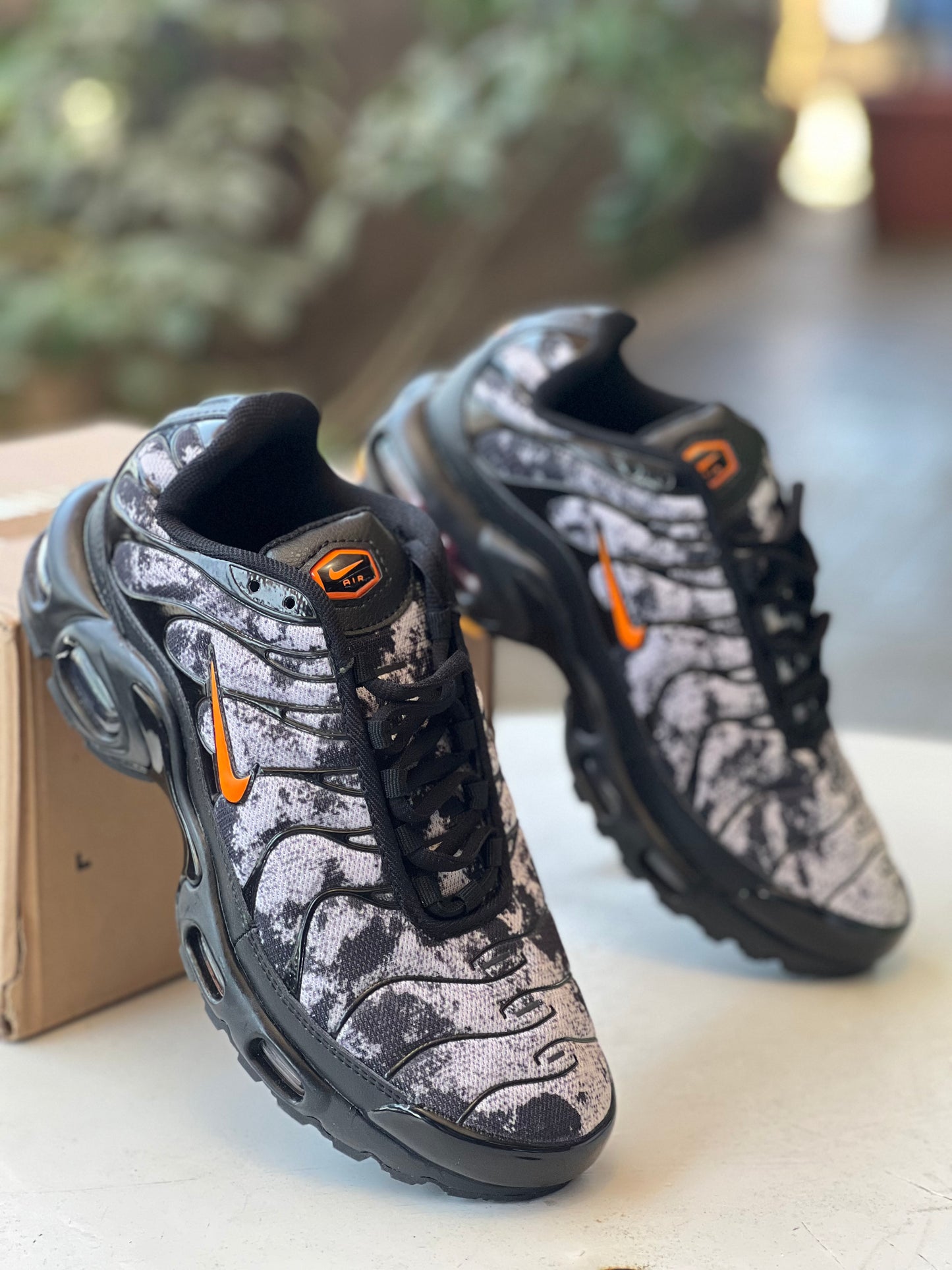 Nike AIRMAX TN plus - Black Orange Camo