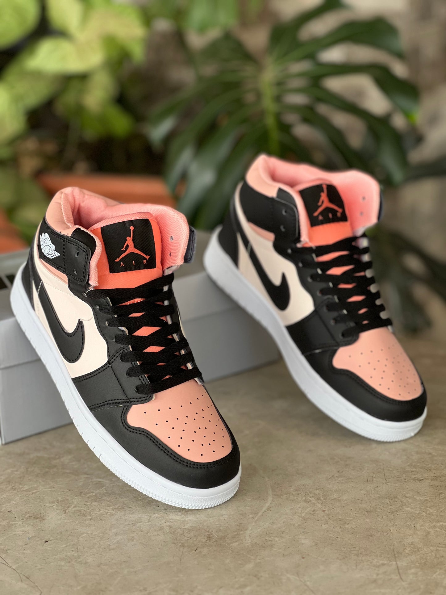 Nike Air Jordan 1 Sneakers - pink/black