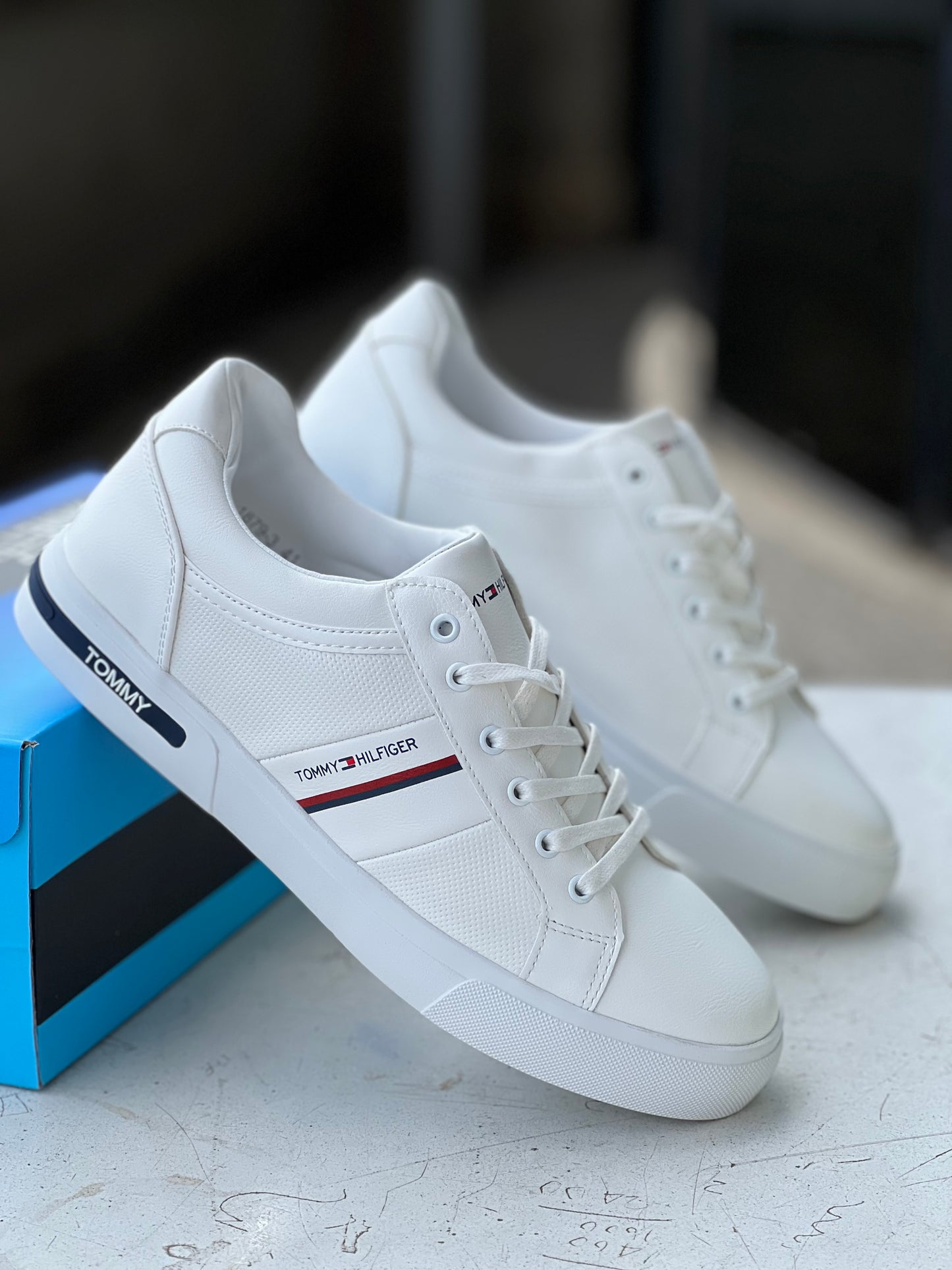 Tommy Hilfiger Smart Casual Sneakers - White