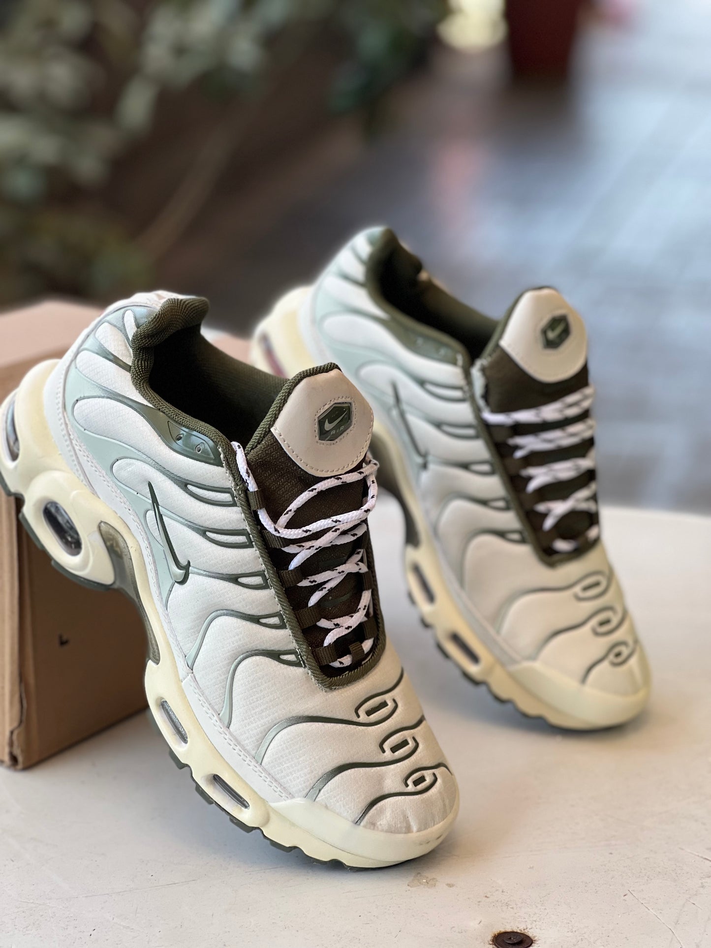 Nike AIRMAX TN plus - Light bone Olive