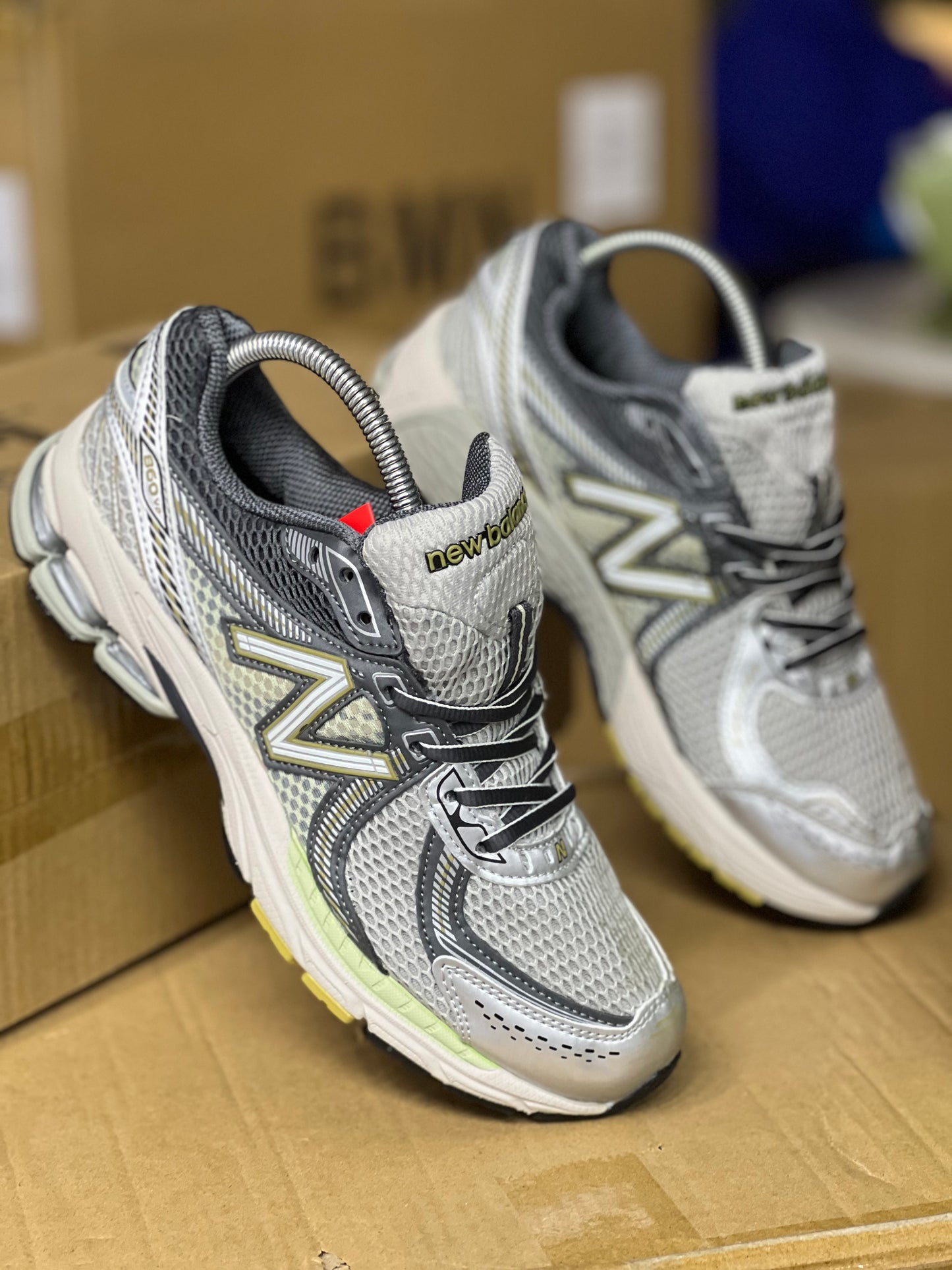 New Balance 860 Sneaker - Silver/ Green