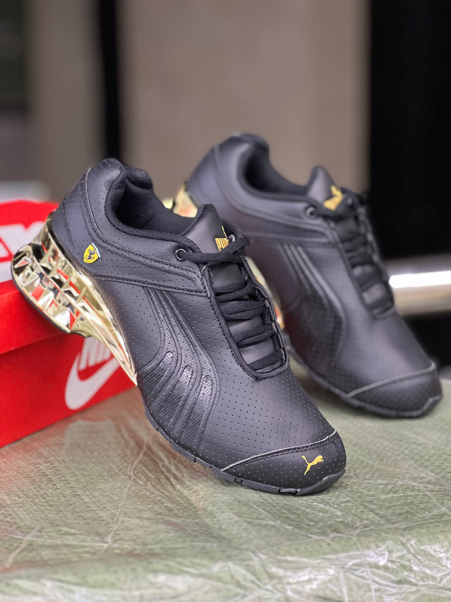 Puma x Ferrari - Black/Gold