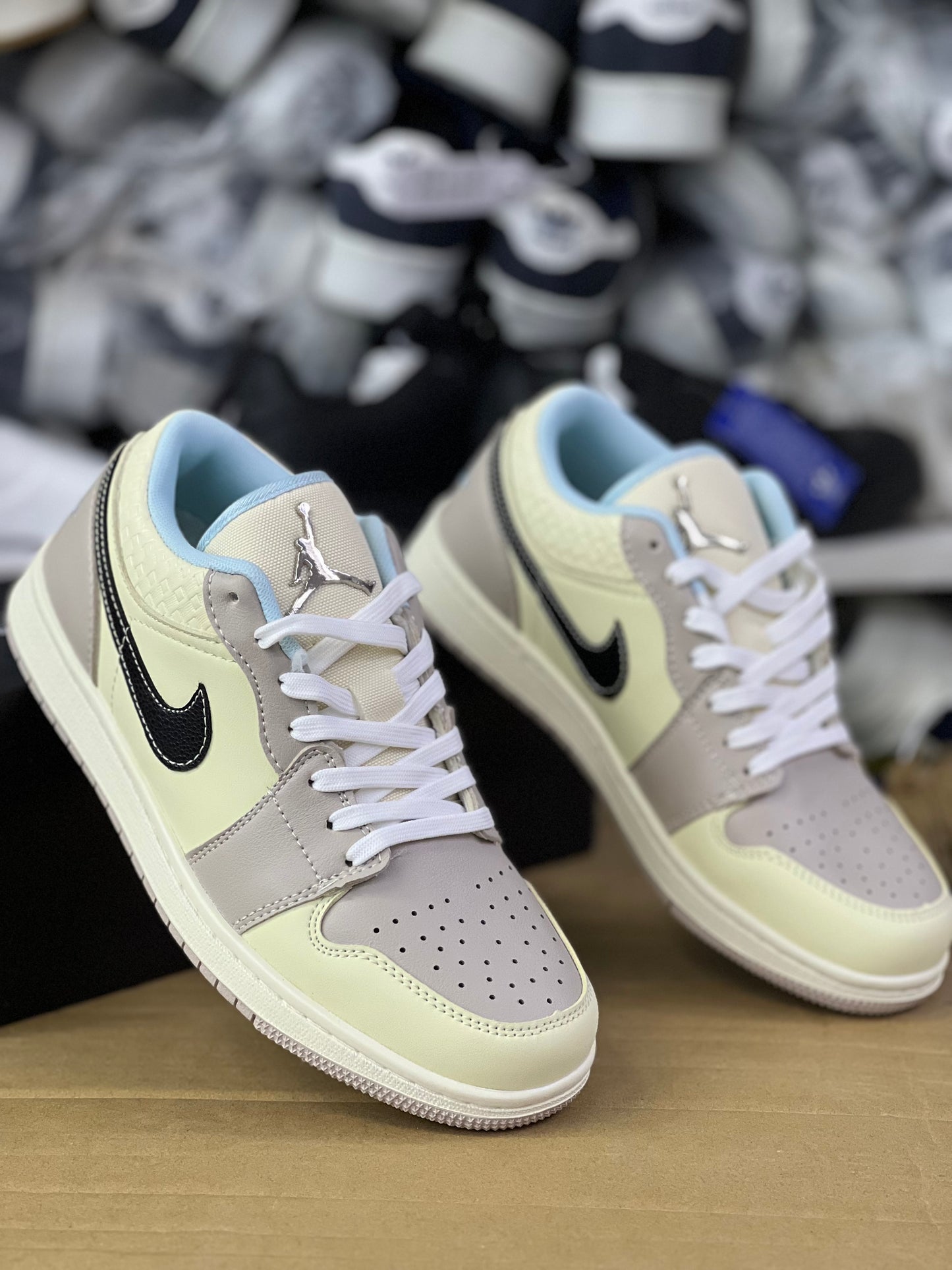 Nike Air Jordan 1 Low Sneakers - Sand drift