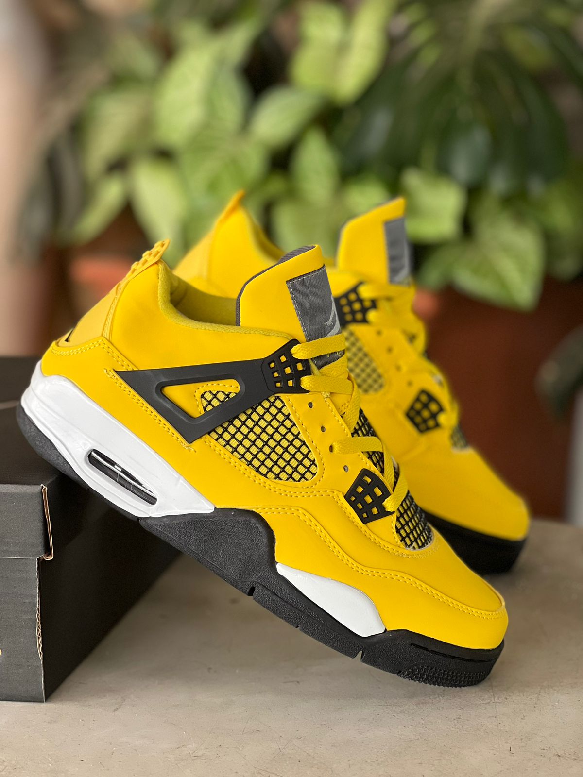 Nike Air Jordan 4 Retro Sneakers "Lightning"