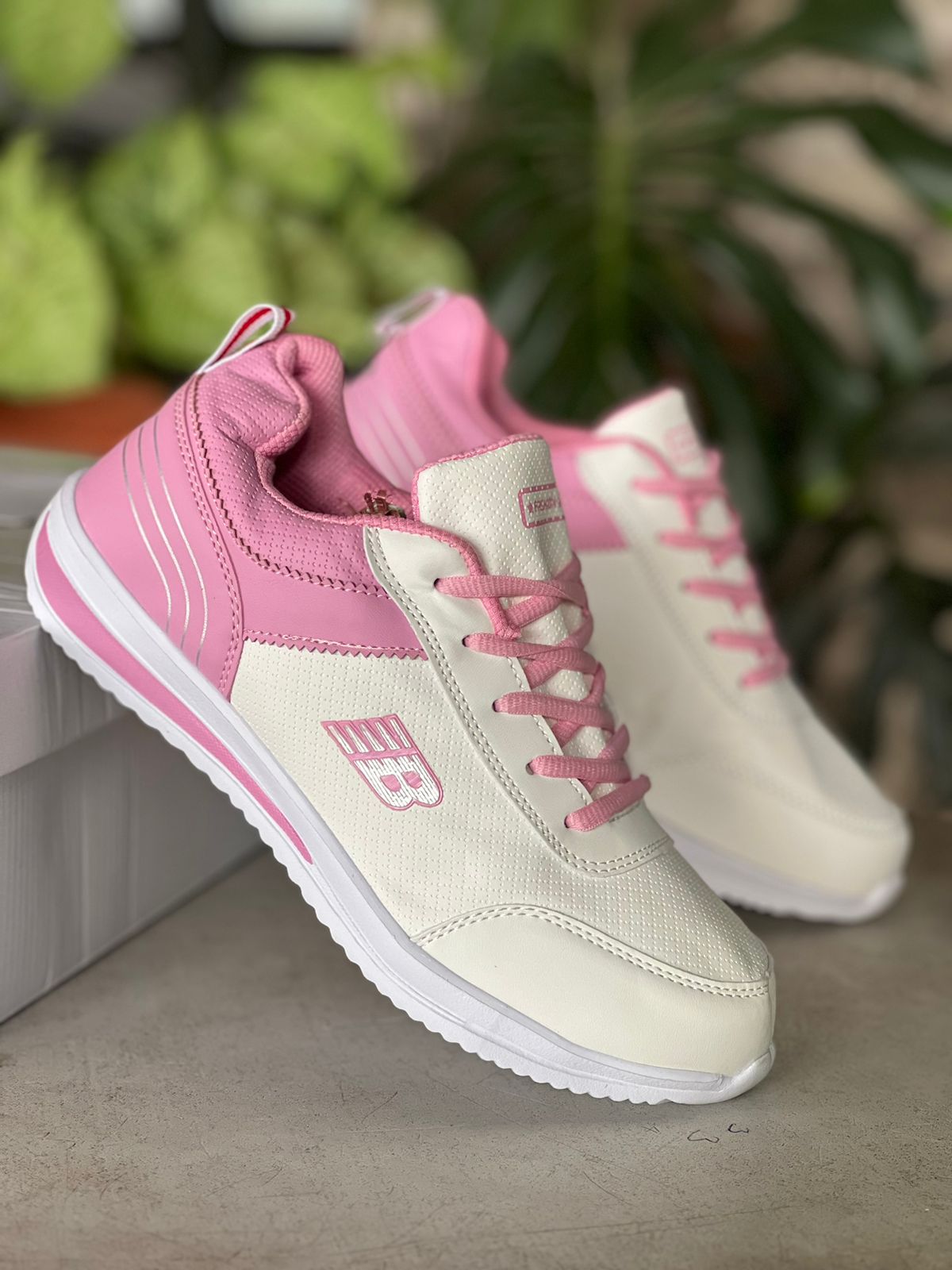 Airmax Fashion Sneaker - White Pink