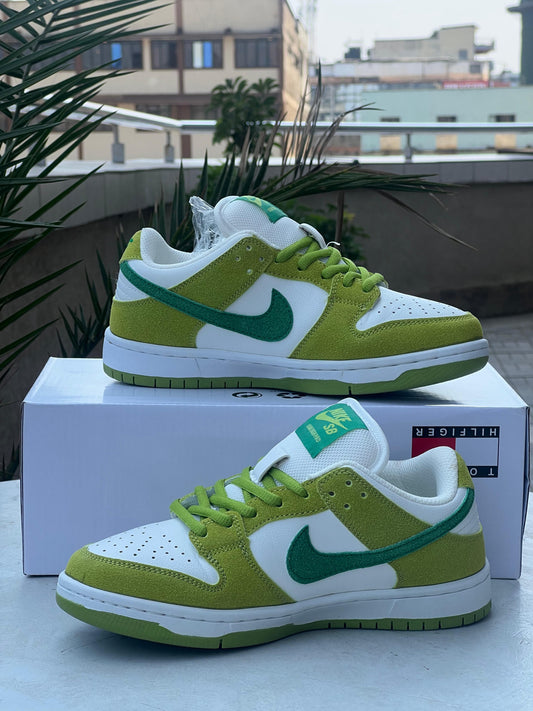 Nike SB Dunk Low “White & Forest Green