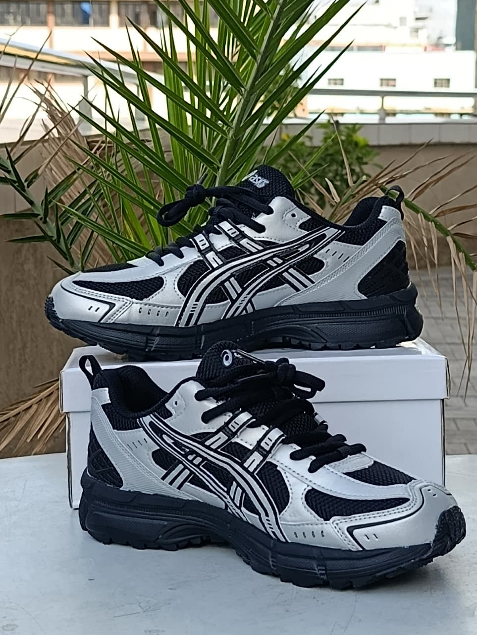 ASICS GEL Retro Runner-Silver Black Sneakers