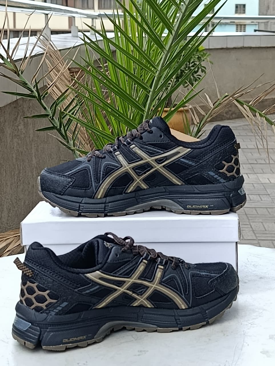 ASICS GEL-Venture X- Obsidian Black/Rich Gold