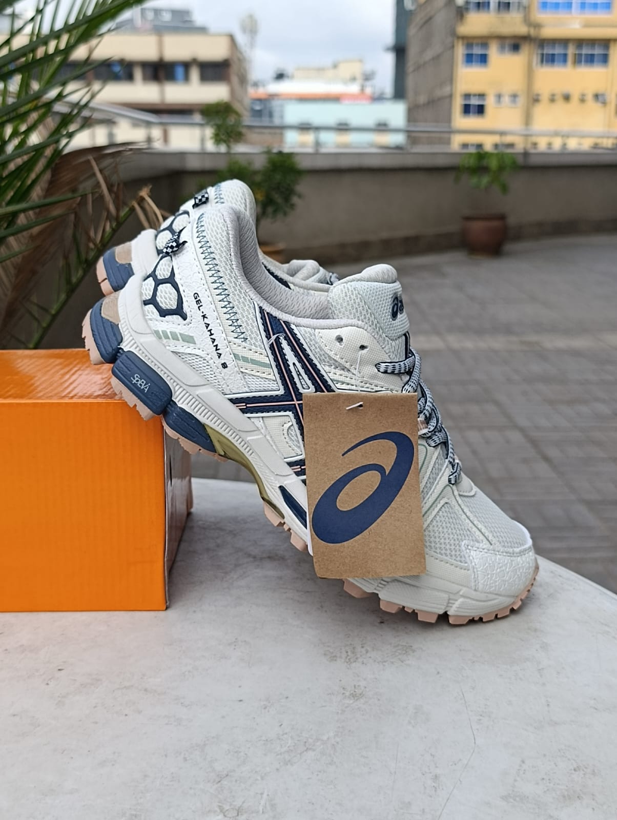 ASICS GEL-KAHANA 8 Trail Runner - Light Cream & Navy