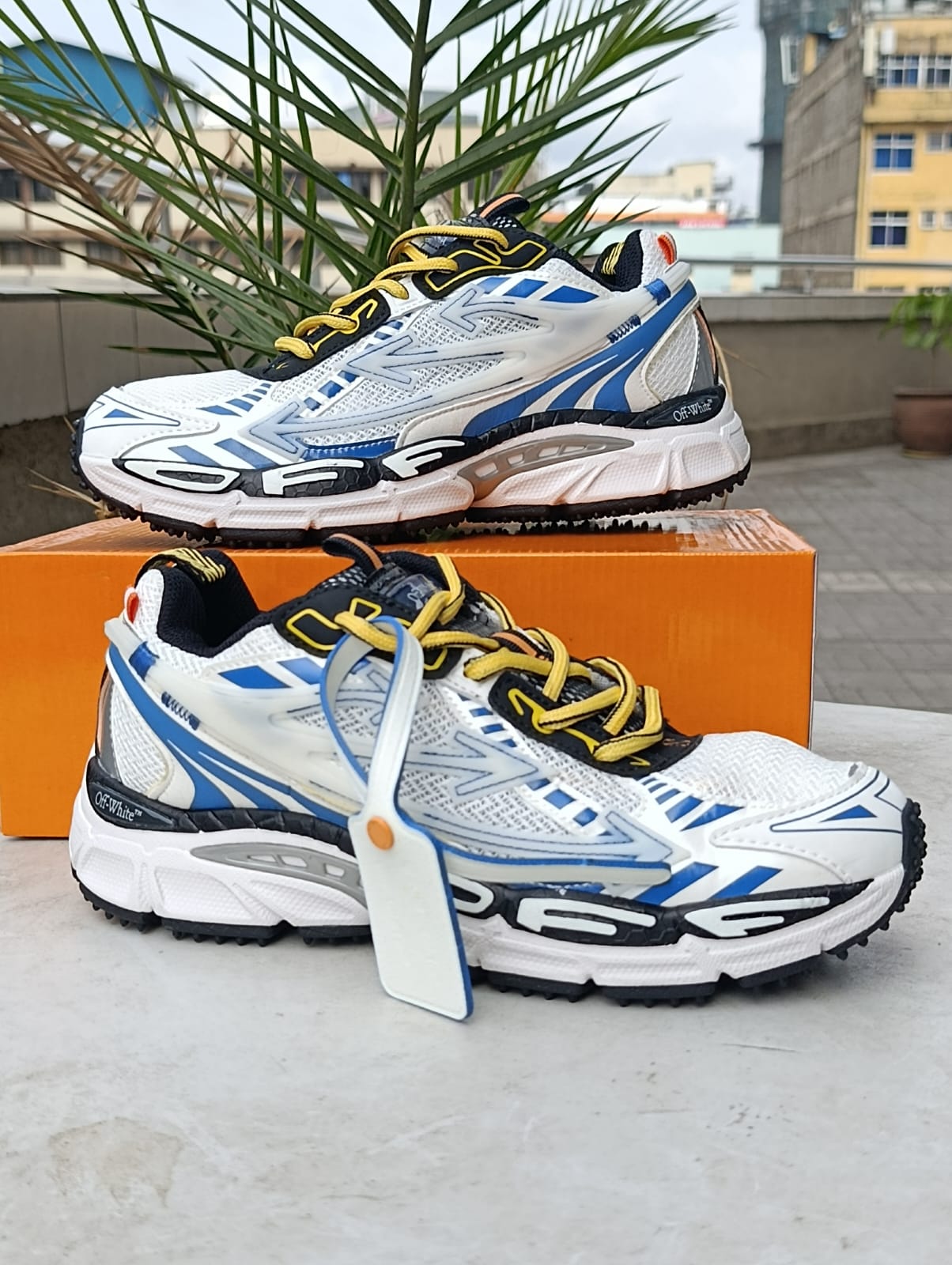 Off-White Chunky Runner - White/Blue/Neon